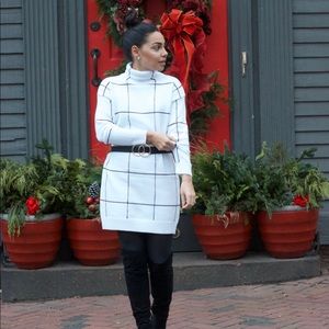 BLACK AND WHITE PATTERNED SWEATER DRESS